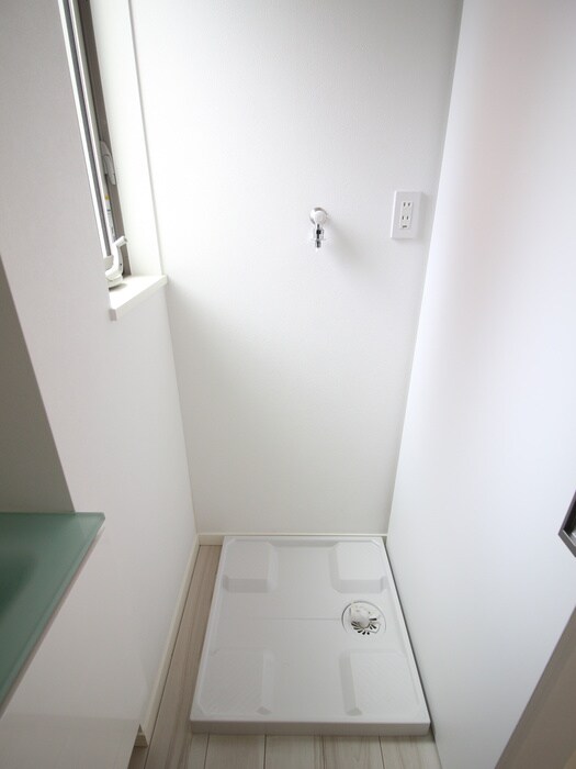 物件内観写真18　(洗濯機置場)