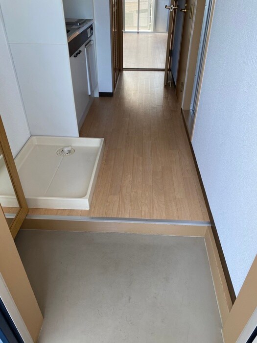 物件内観写真13　(玄関)