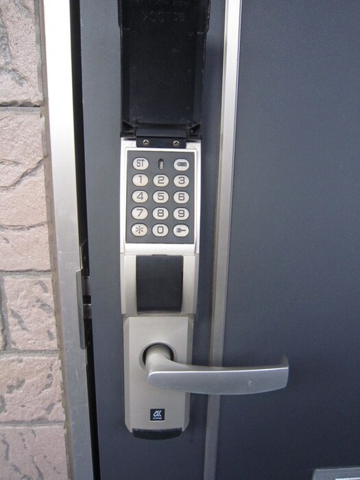 物件内観写真15　(玄関)