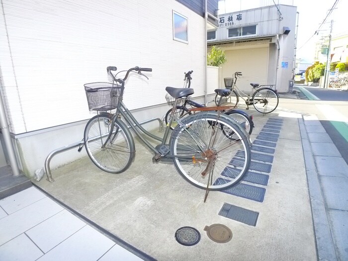 物件外観写真5　(駐輪場)