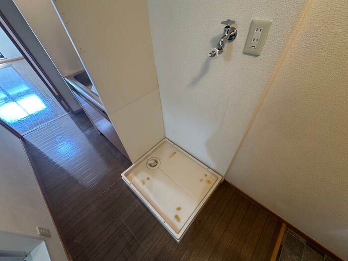 物件内観写真14　(洗濯機置場)