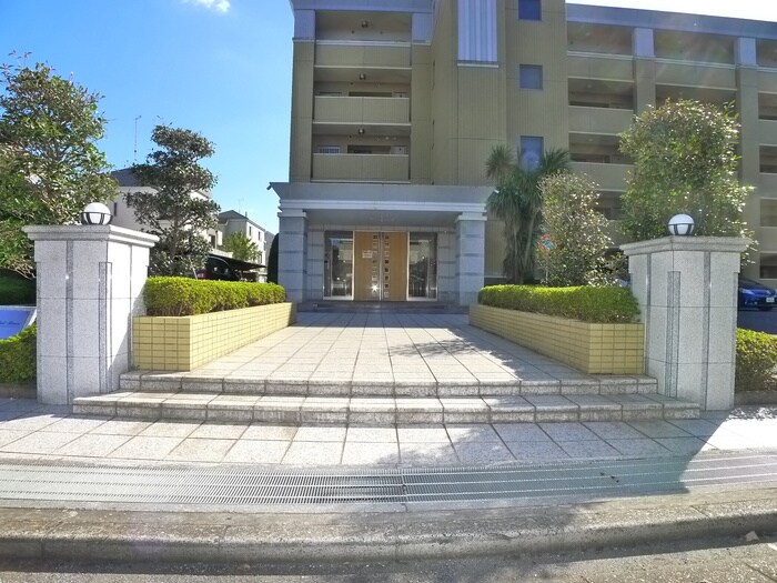 物件外観写真4　(エントランス部分)