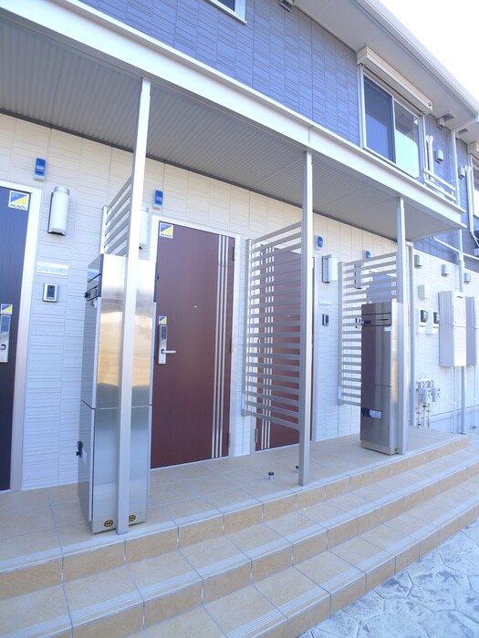 物件外観写真2　(エントランス部分)