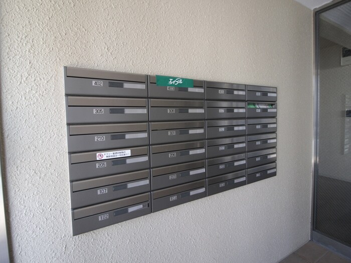 物件外観写真4　(エントランス部分)