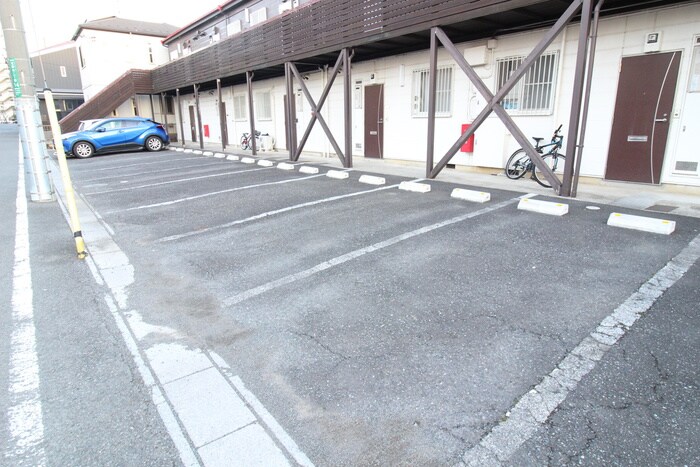 物件外観写真4　(駐車場)
