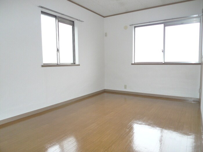 物件内観写真4　(室内からの展望)