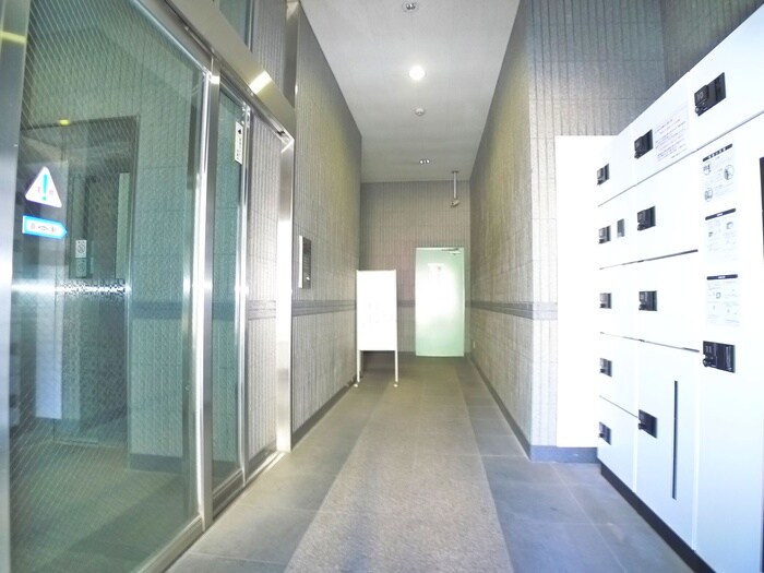 物件外観写真3　(エントランス部分)