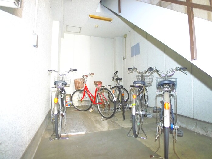 物件外観写真4　(駐輪場)