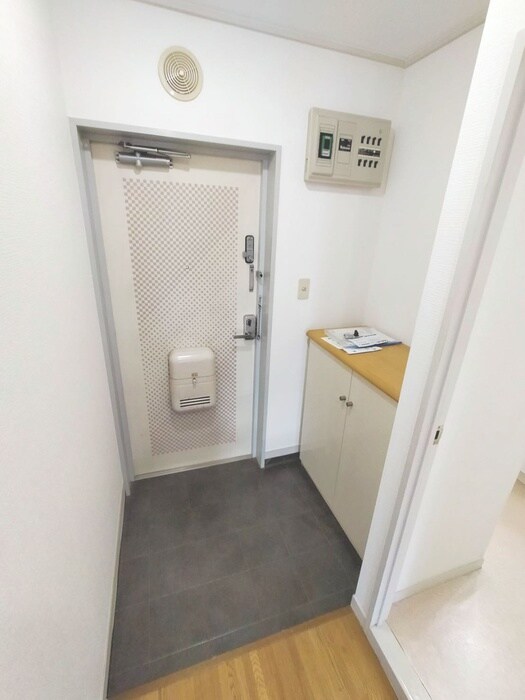 物件内観写真18　(玄関)