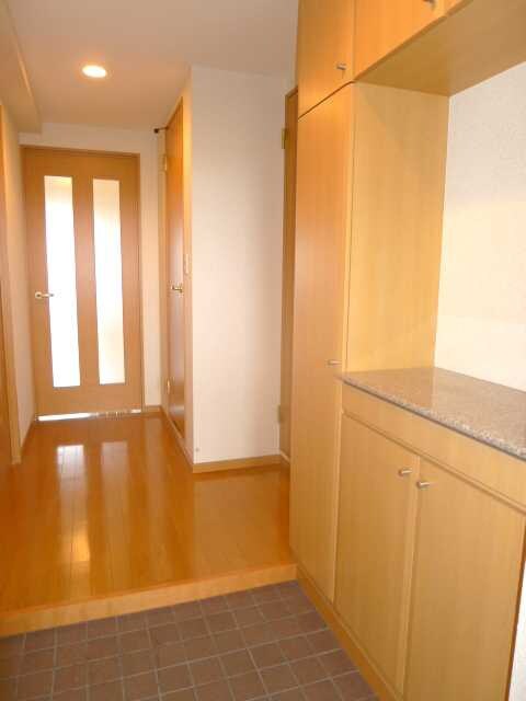 物件内観写真4　(玄関)