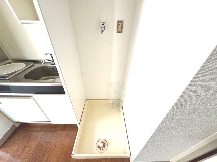 物件内観写真15　(洗濯機置場)