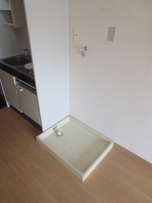 物件内観写真12　(洗濯機置場)