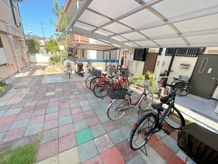 物件外観写真3　(駐輪場)