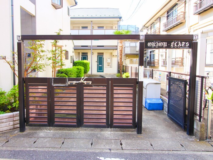 物件外観写真2　(エントランス部分)