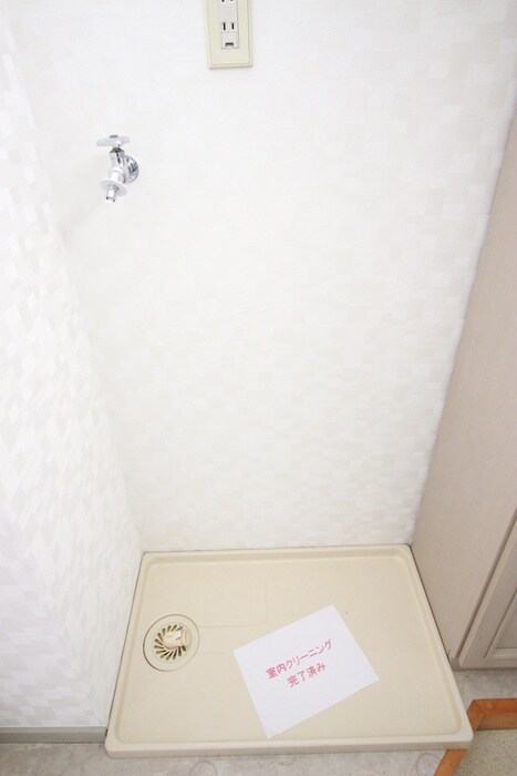 物件内観写真12　(洗濯機置場)