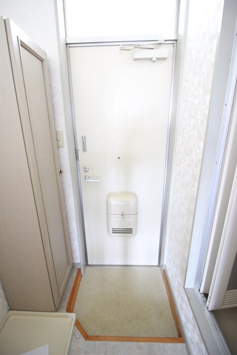 物件内観写真13　(玄関)