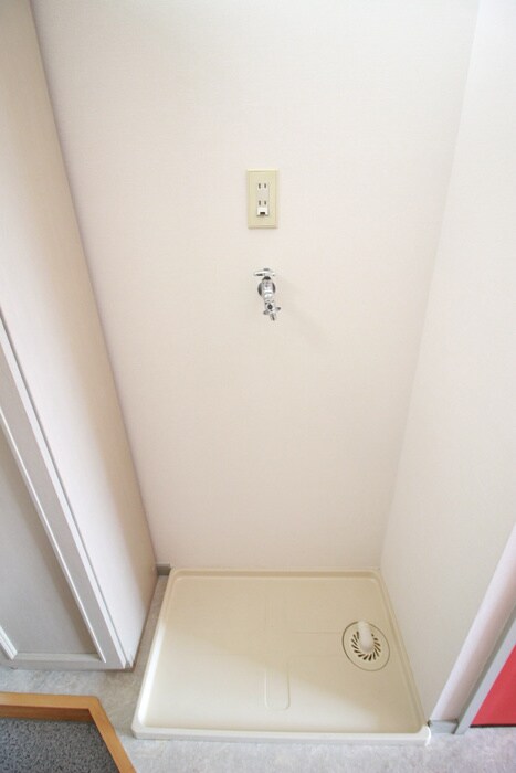 物件内観写真16　(洗濯機置場)