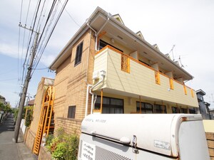 レオパレス南生田外観写真