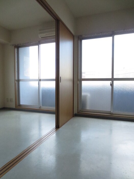 物件内観写真4　(居室)