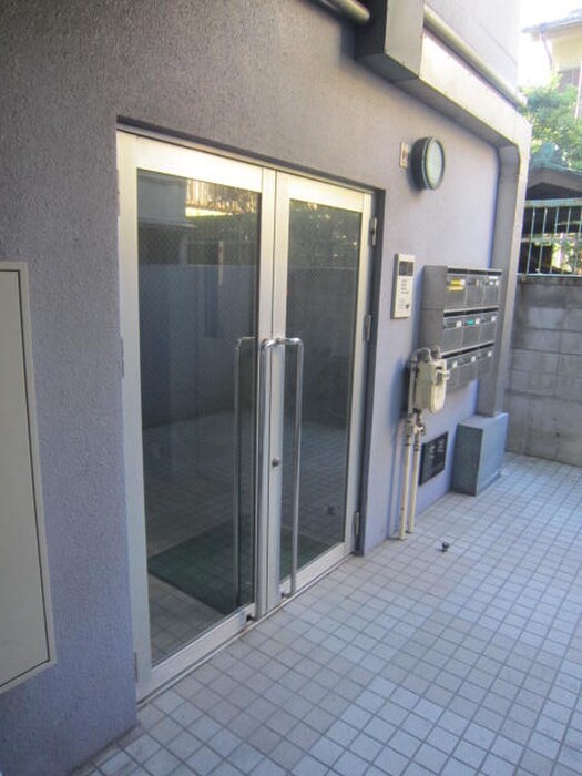 物件外観写真3　(エントランス部分)