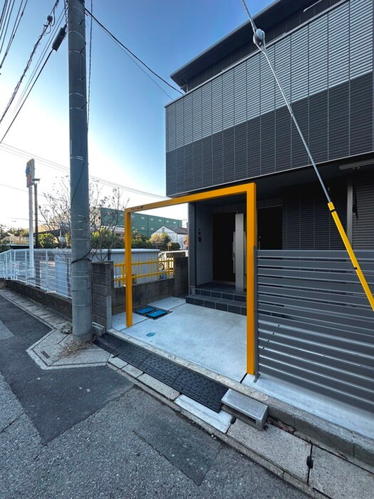 物件外観写真3　(エントランス部分)