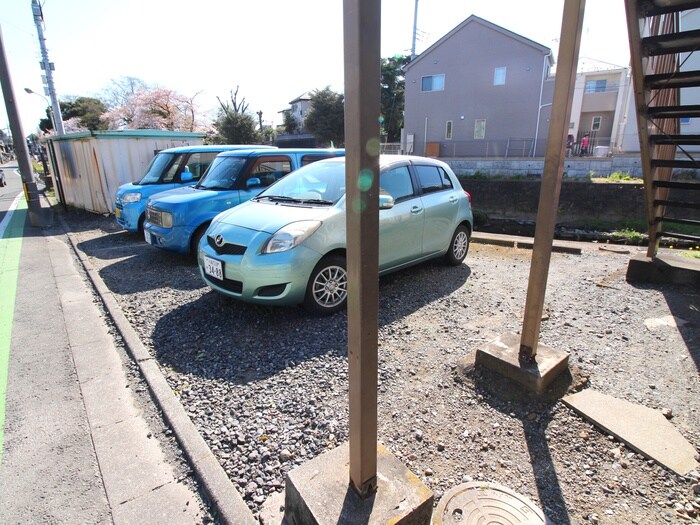 物件外観写真3　(駐車場)