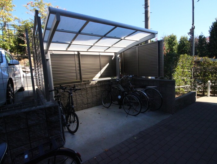 物件外観写真4　(駐輪場)