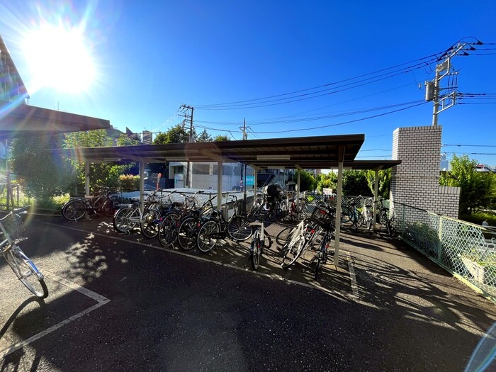 物件外観写真3　(駐輪場)