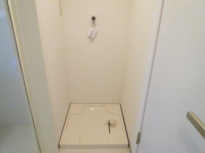 物件内観写真11　(洗濯機置場)