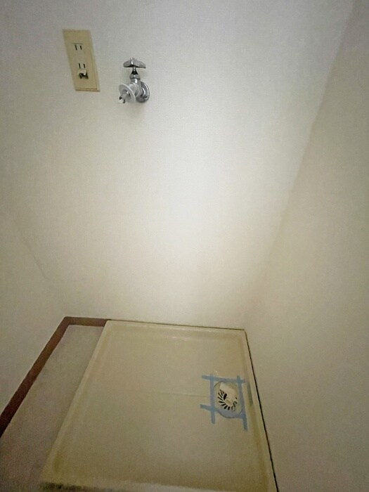 物件内観写真12　(洗濯機置場)