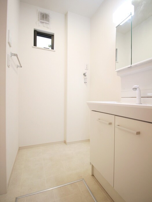 物件内観写真12　(洗濯機置場)