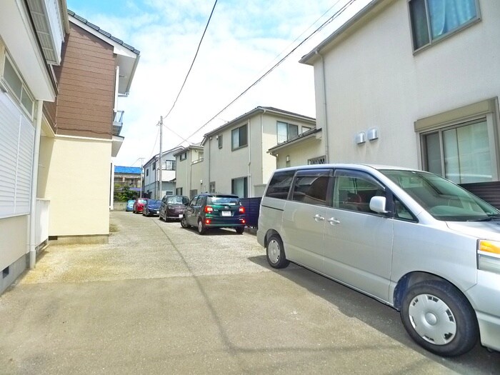 物件外観写真2　(駐車場)