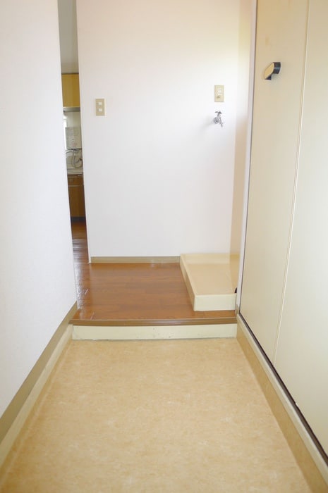 物件内観写真5　(玄関)