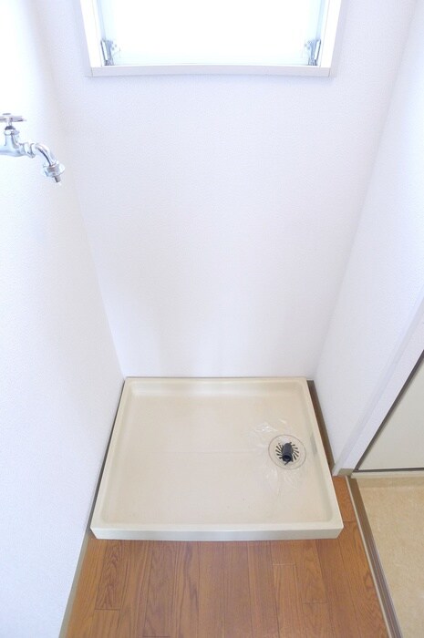 物件内観写真9　(洗濯機置場)