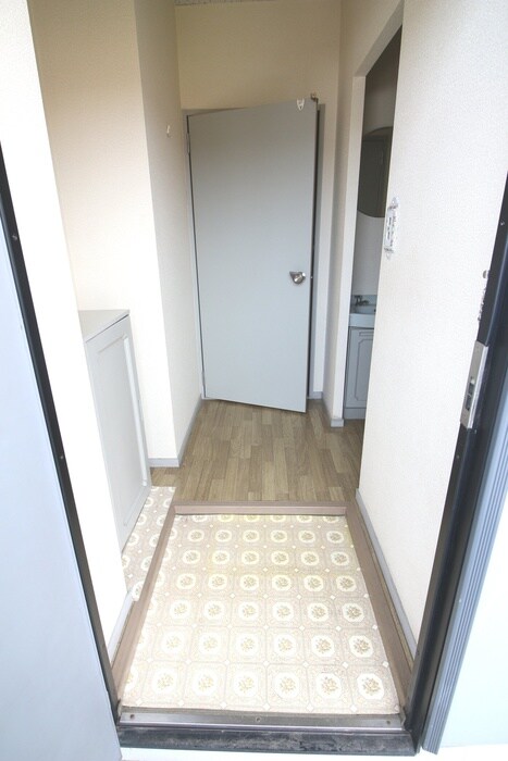 物件内観写真14　(玄関)
