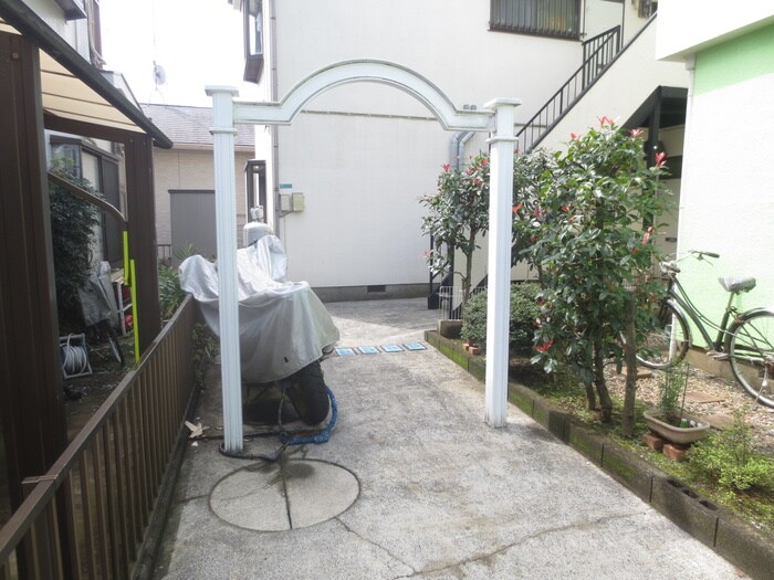 物件外観写真2　(エントランス部分)