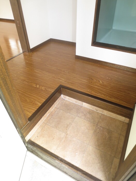 物件内観写真12　(玄関)