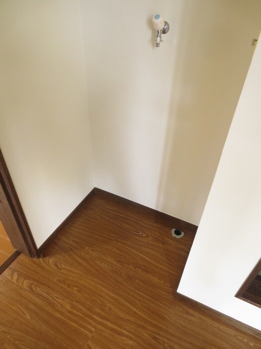 物件内観写真16　(洗濯機置場)