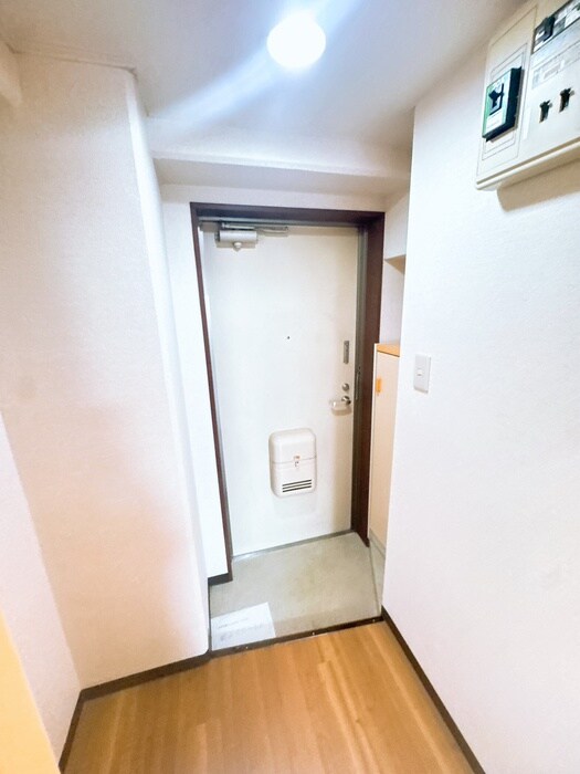 物件内観写真7　(玄関)
