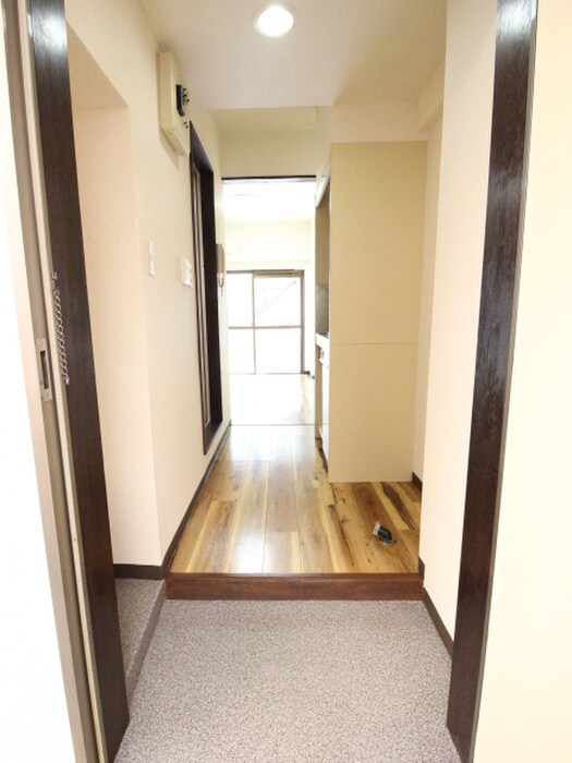 物件内観写真10　(廊下)