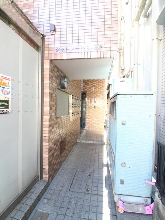 物件外観写真6　(エントランス部分)