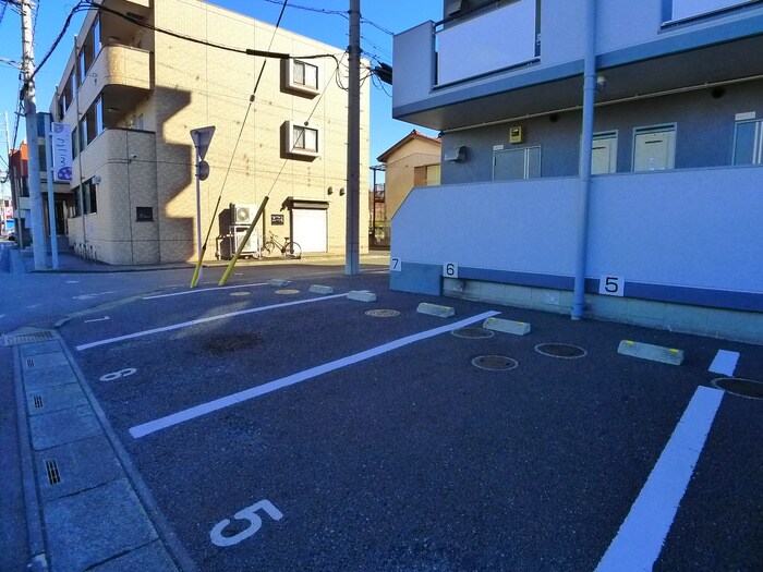 物件外観写真2　(駐車場)