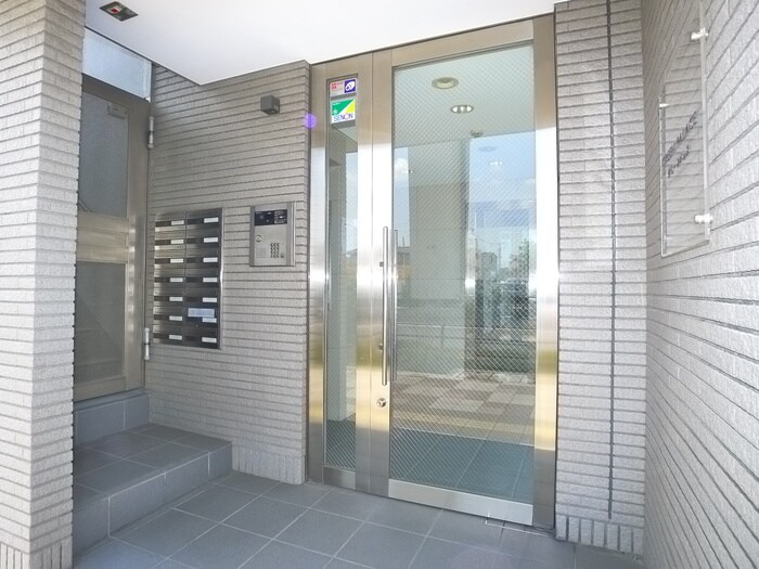 物件外観写真4　(エントランス部分)