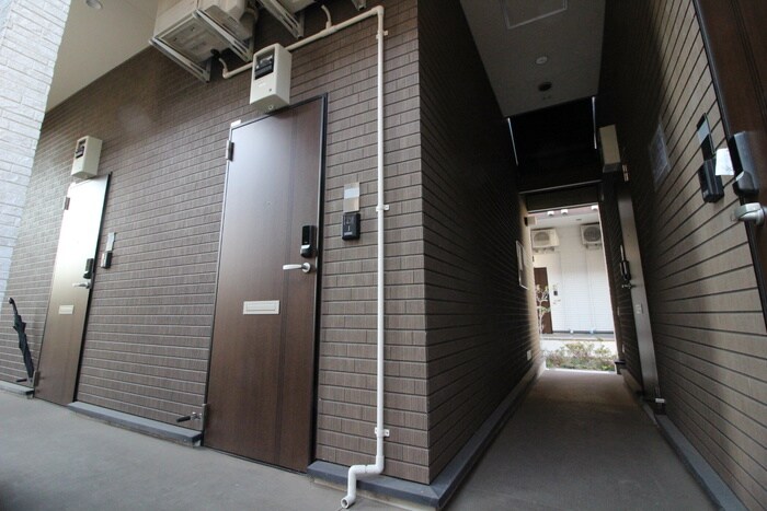 物件外観写真4　(エントランス部分)
