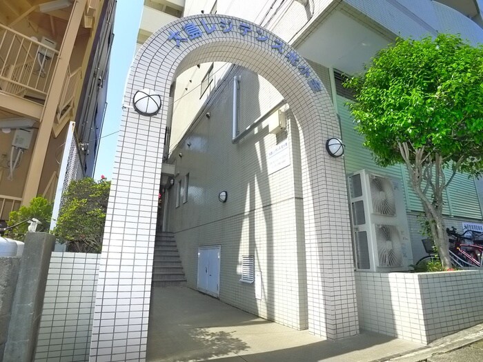 物件外観写真2　(エントランス部分)