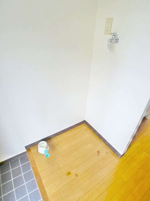 物件内観写真11　(洗濯機置場)