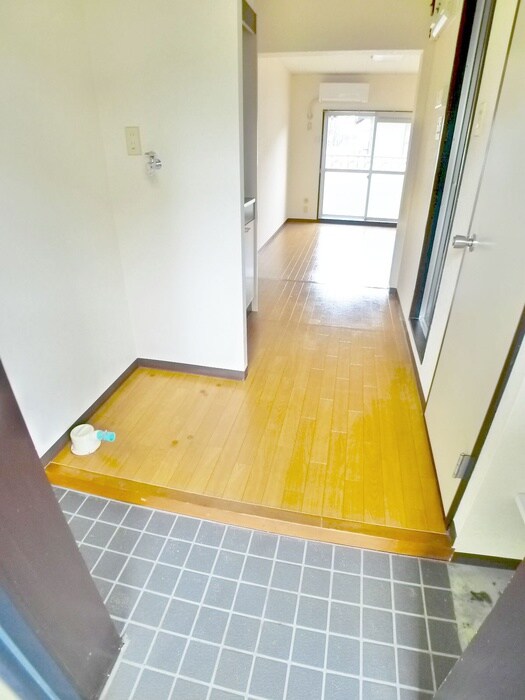 物件内観写真12　(玄関)