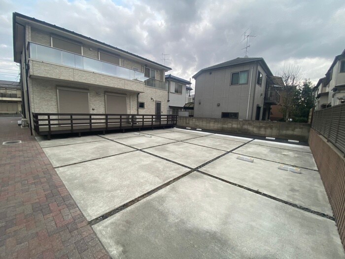 物件外観写真3　(駐車場)