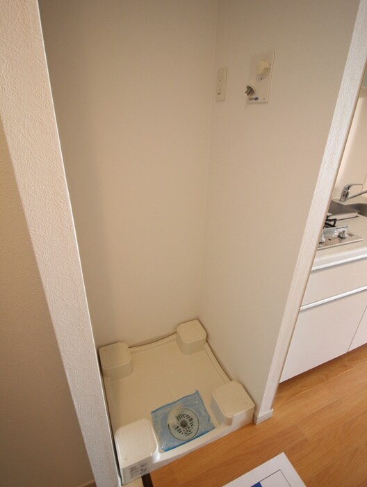 物件内観写真8　(洗濯機置場)