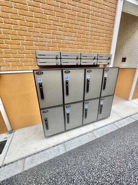 物件外観写真4　(エントランス部分)